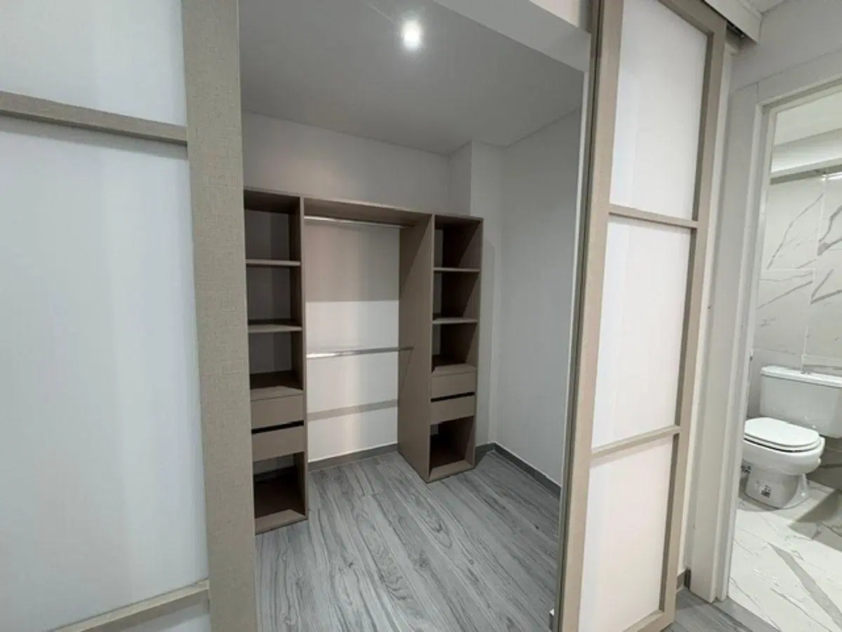 Monoambiente al frente con balcón a estrenar + Amenities 8