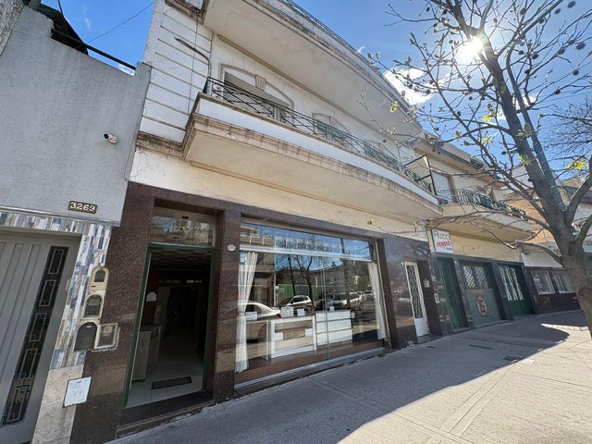 Foto de Oportunidad local de 8.40 x 24 +vivienda en planta alta 4 amb con, imagen 2