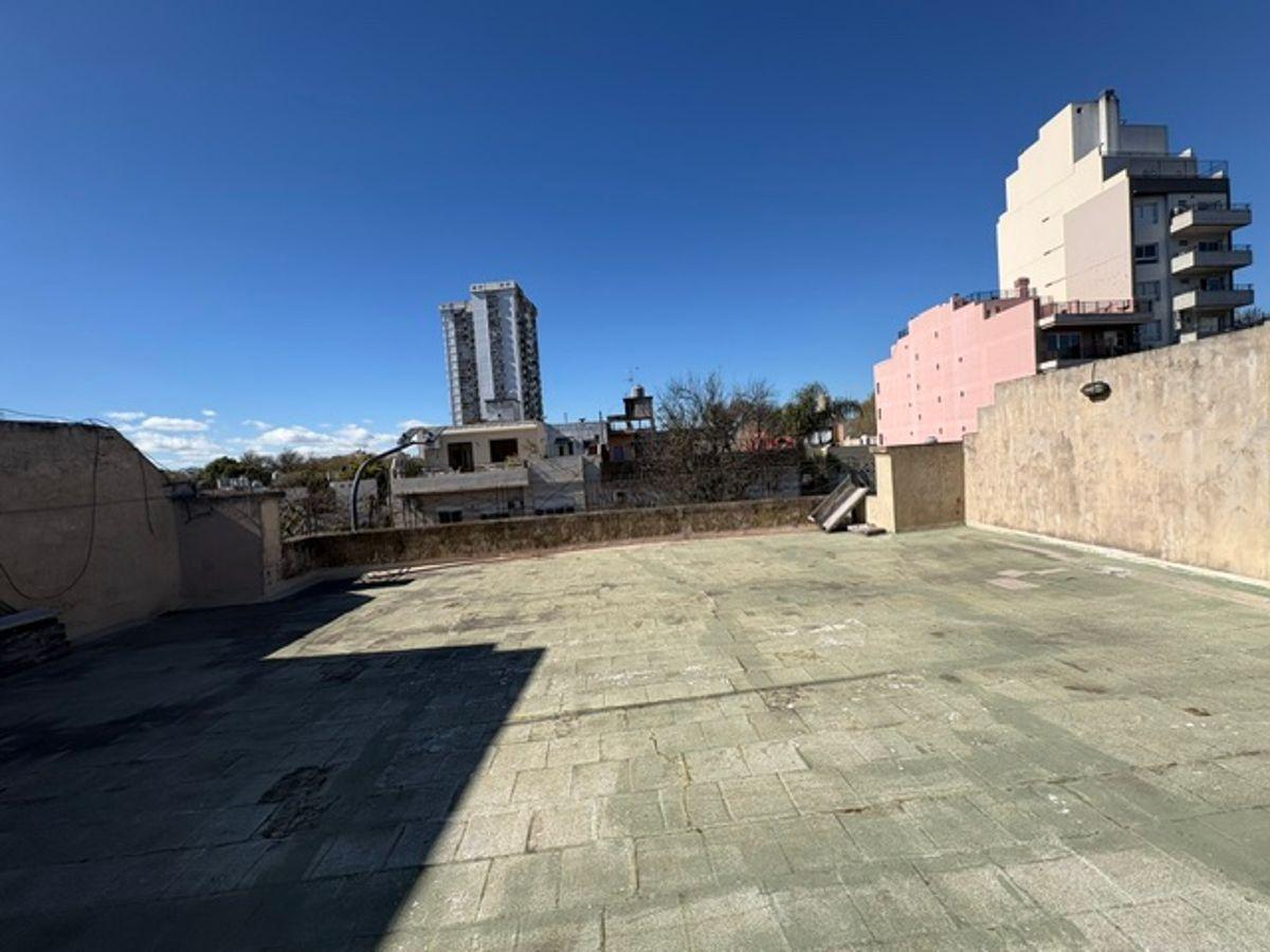 Foto de Oportunidad local de 8.40 x 24 +vivienda en planta alta 4 amb con, imagen 4