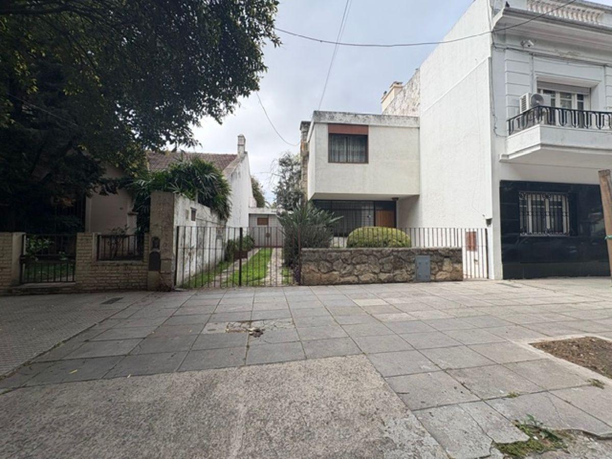 Foto de Amplia casa de 4 ambientes con cochera+fondo+terraza, imagen 3