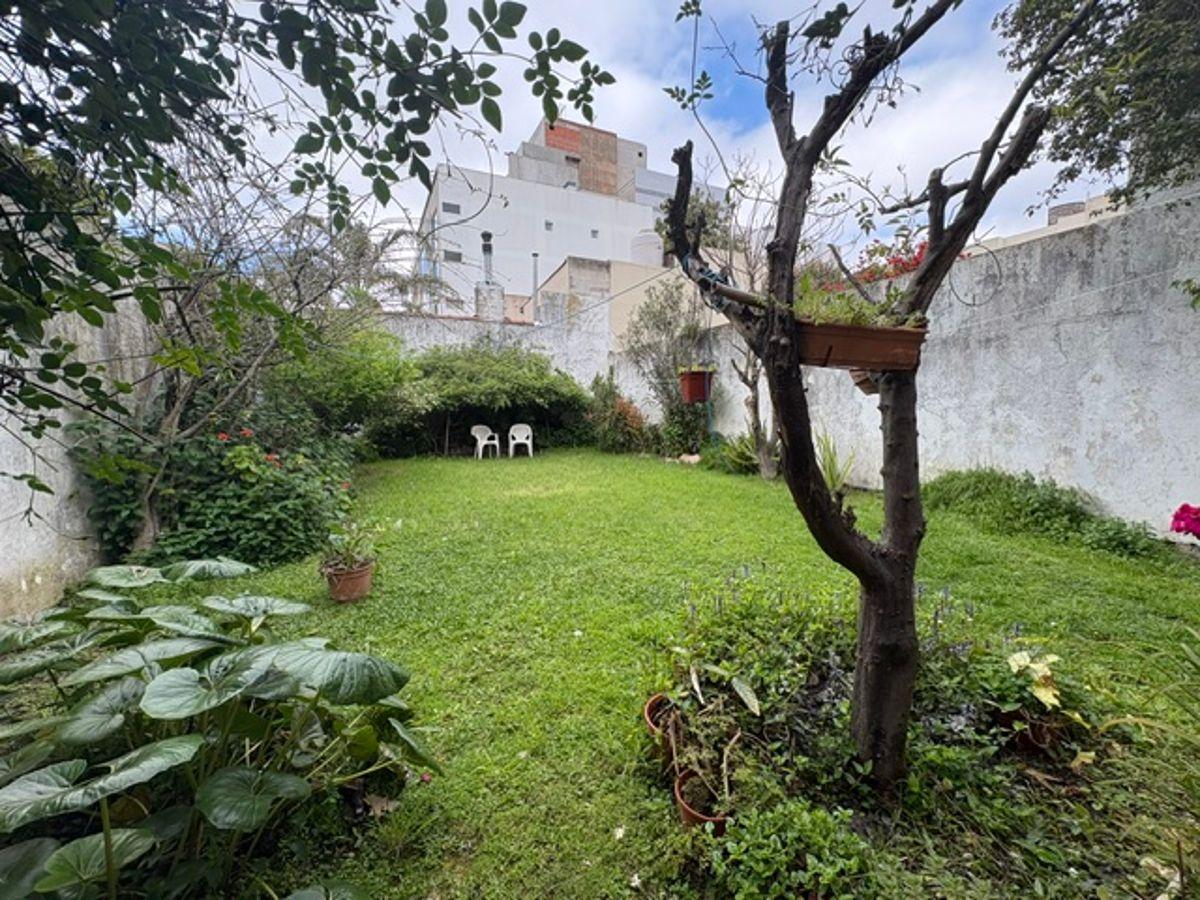 Foto de Amplia casa de 4 ambientes con cochera+fondo+terraza, imagen 1