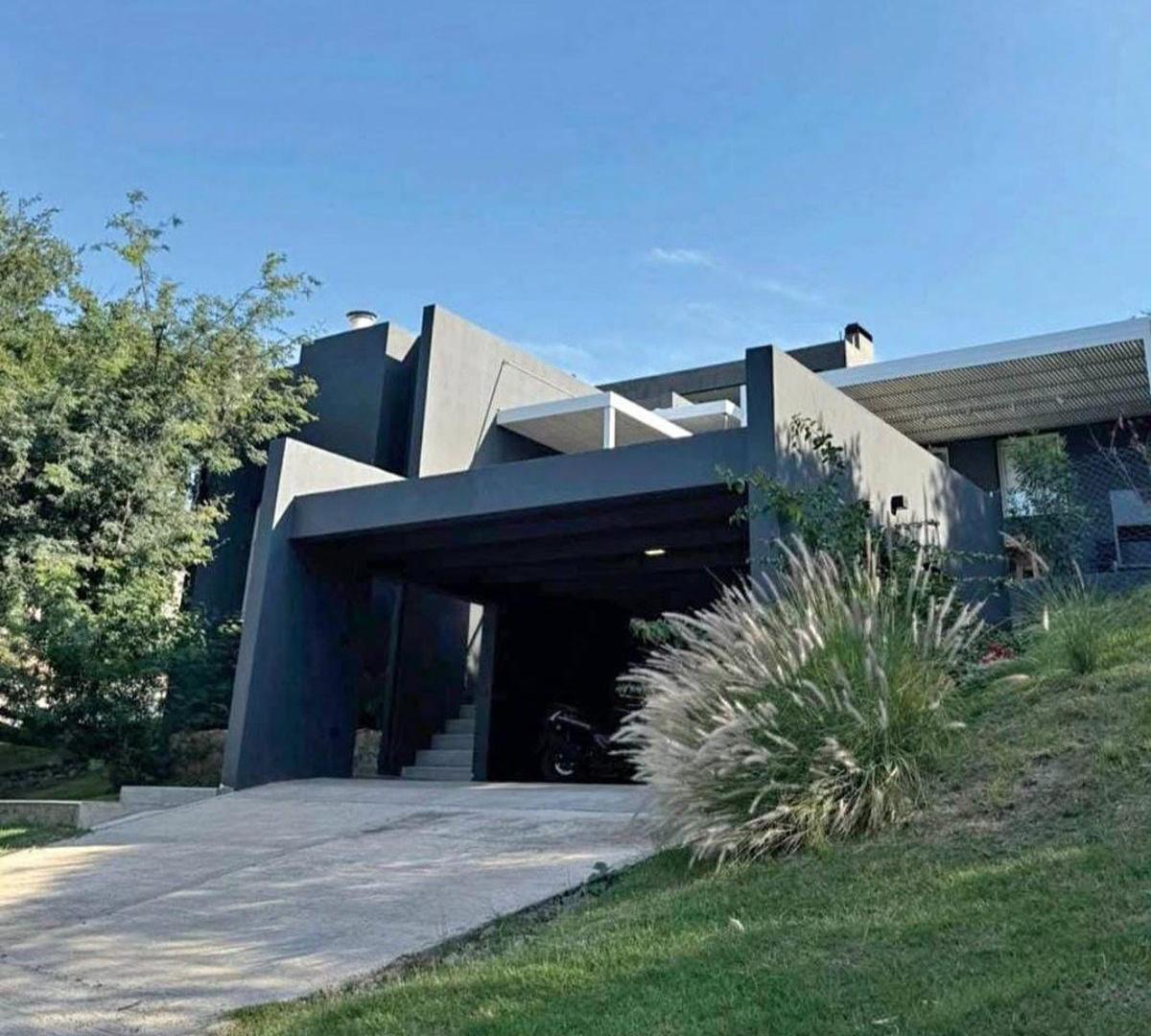 ÓPTIMA PROPIEDADES VENDE EXCLUSIVA CASA EN COUNTRY ESTANCIA Q2.