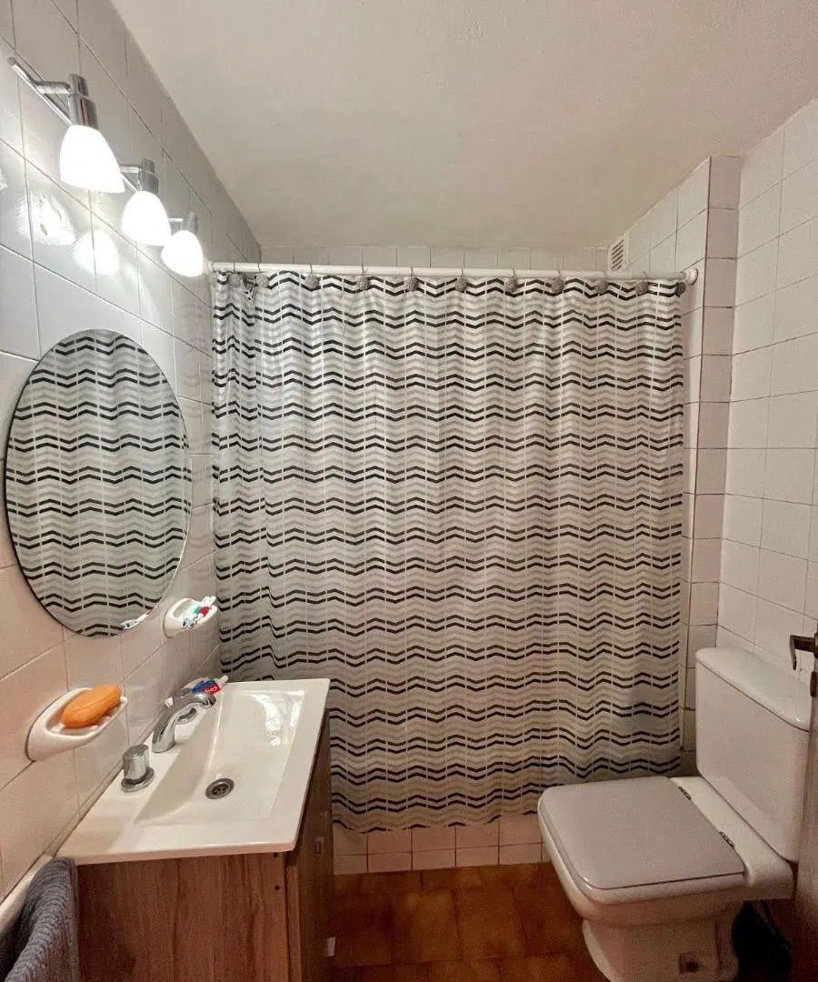 VENDO!!! listo para vivir,a 1 cuadra de Bv illia y a 2 de Bv chacabuco. 5