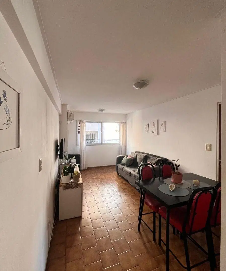 VENDO!!! listo para vivir,a 1 cuadra de Bv illia y a 2 de Bv chacabuco. 4