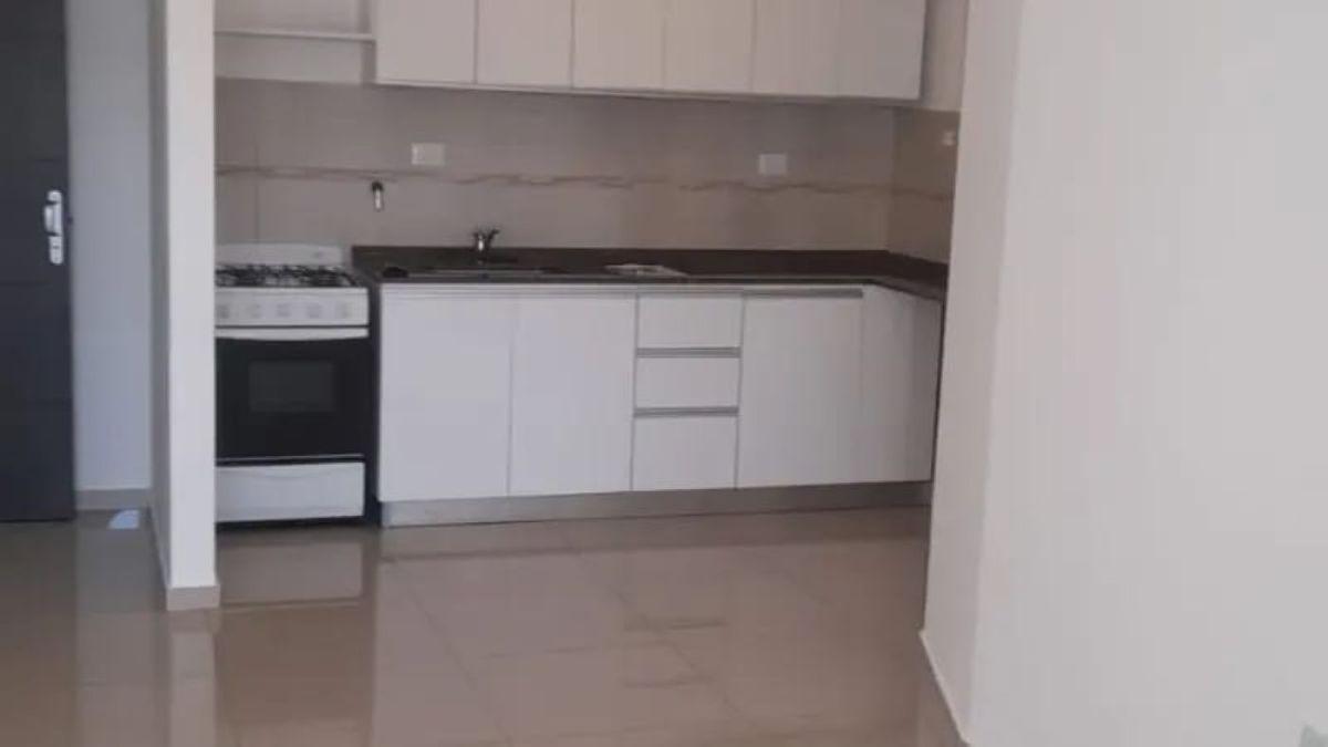Foto de HERMOSO DEPARTAMENTO CON BALCÓN! PILETA Y ASADORES EN EL EDIFICIO, imagen 3