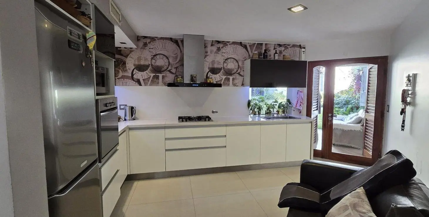 Excepcional Casa en Barrio Sarmiento 2