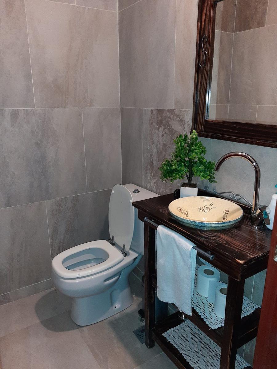 Casa en Desarrollada en Una Planta, con Vista y Salida Al Río, Muelle y Amarra Propia 5