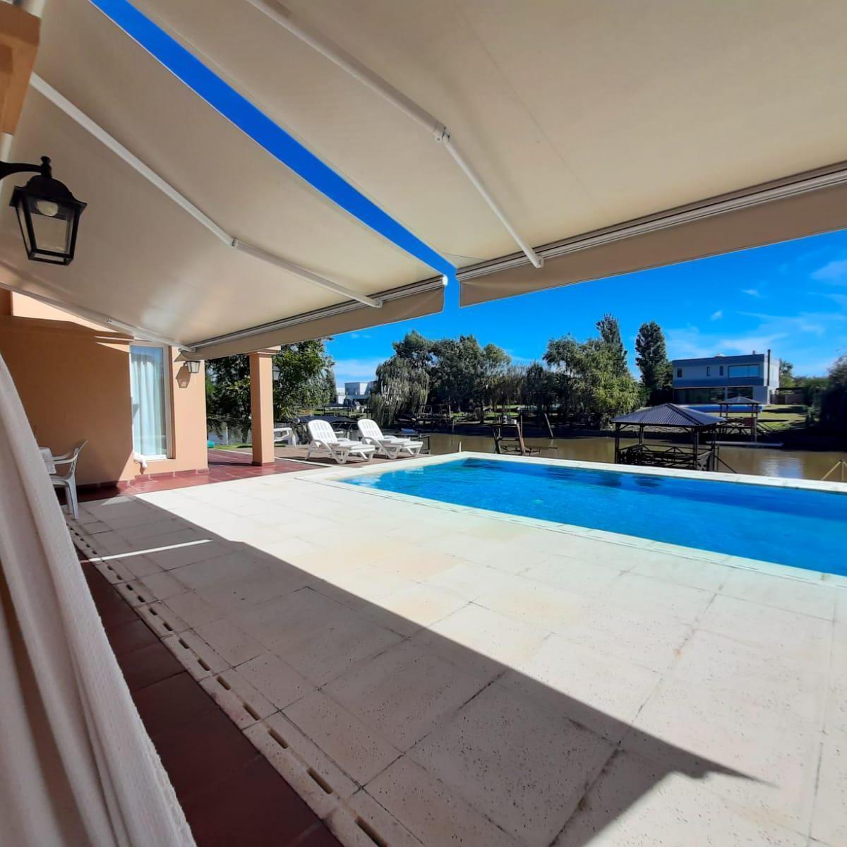 Casa en Desarrollada en Una Planta, con Vista y Salida Al Río, Muelle y Amarra Propia 3