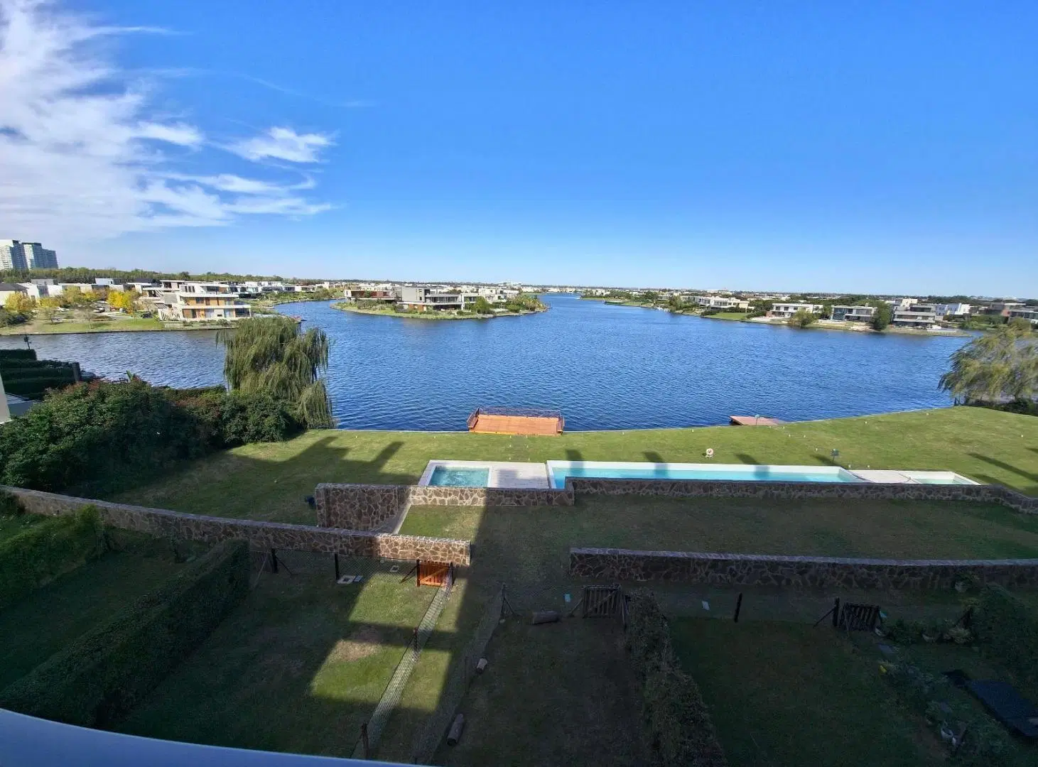 ALQUILER EXCLUSIVO EN ISLAS DEL GOLF, DEPARTAMENTO DE 3 AMBIENTES CON VISTA A LAGUNA CENTRAL, BALCÓN 8