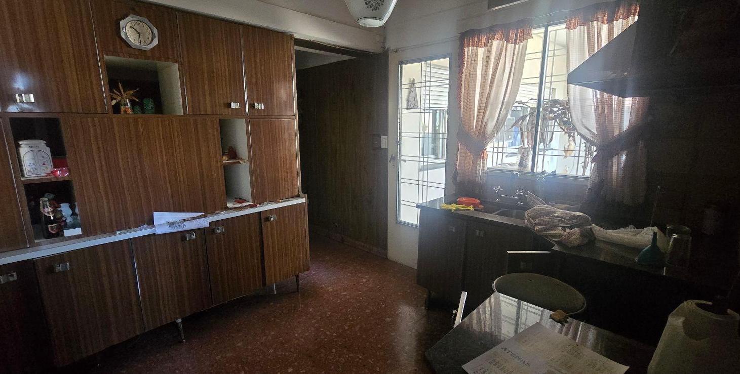 Foto de VENTA LOCAL CON OFINAS Y BAÑO , MAS 2 VIVIENDAS EN PISO SUPERIOR!, imagen 5