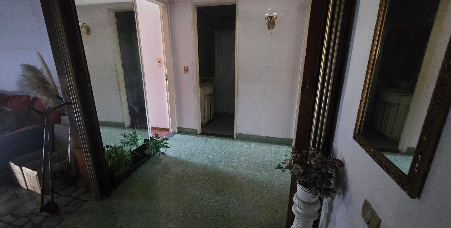 Foto de VENTA LOCAL CON OFINAS Y BAÑO , MAS 2 VIVIENDAS EN PISO SUPERIOR!, imagen 4