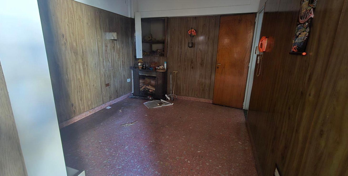 Foto de VENTA LOCAL CON OFINAS Y BAÑO , MAS 2 VIVIENDAS EN PISO SUPERIOR!, imagen 2