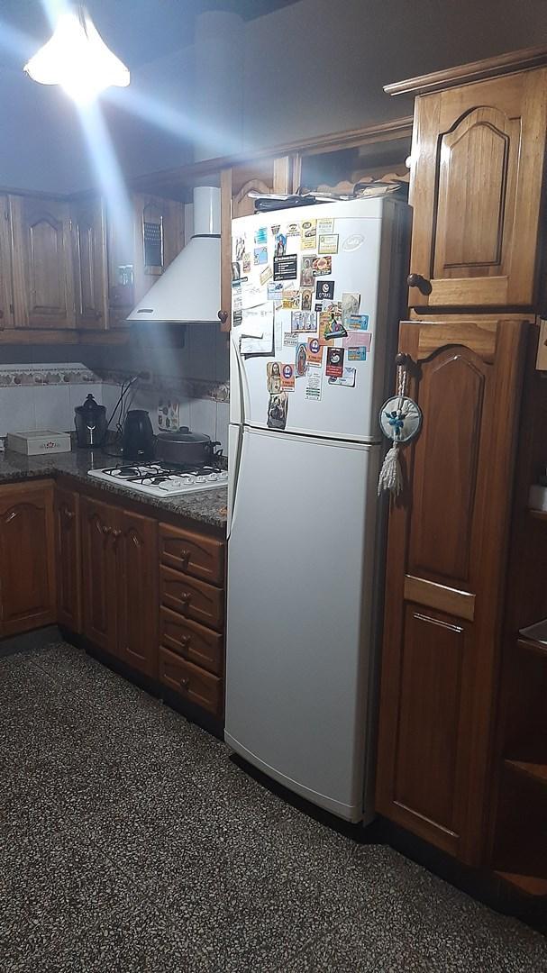 SAN FERNANDO.VENTA. IDEAL  3 FLIAS. 3 CASAS Y LOCAL