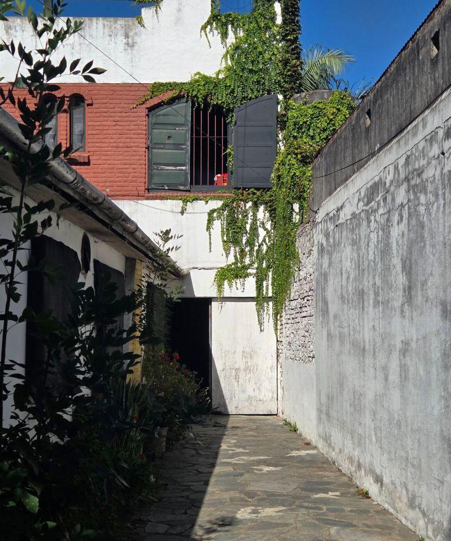 Tigre. S/Avda. Italia: Venta Planta Alta de 3 AMB. c/patio. Sin Expensas!!