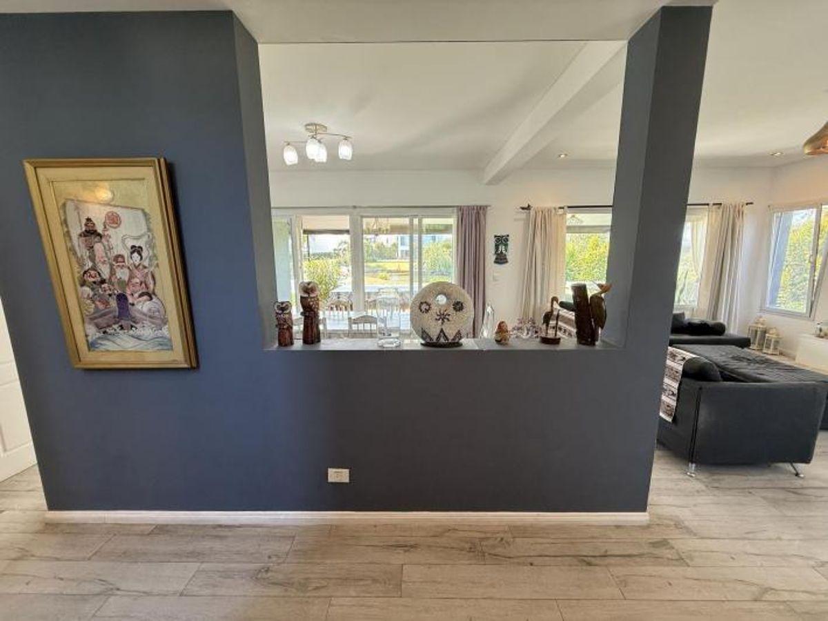 Foto de B° EL CANTON GOLF. HERMOSA CASA EN 2 PLTAS. DE 5AMB. A LA LAGUNA, imagen 3