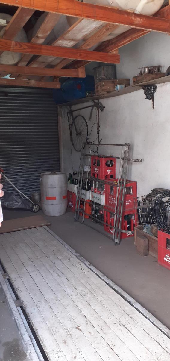 Casa c/Local sobre amplio lote Villa España