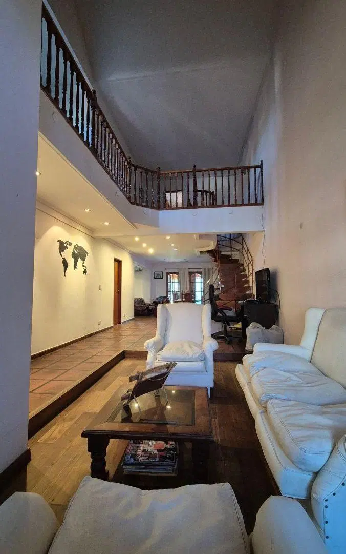 Chalet 2 plantas en venta en Parque Calchaquí 4