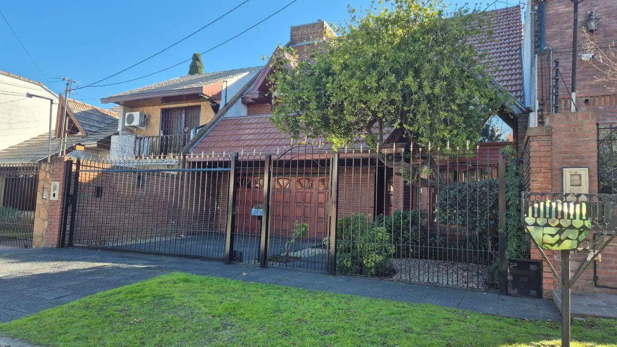 Chalet 2 plantas en venta en Parque Calchaquí 3