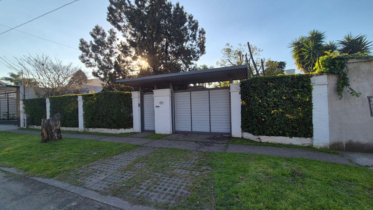 Foto de CHalet C/parque y pileta Barrio Parque Calchaquí en Q. Oeste, imagen 1