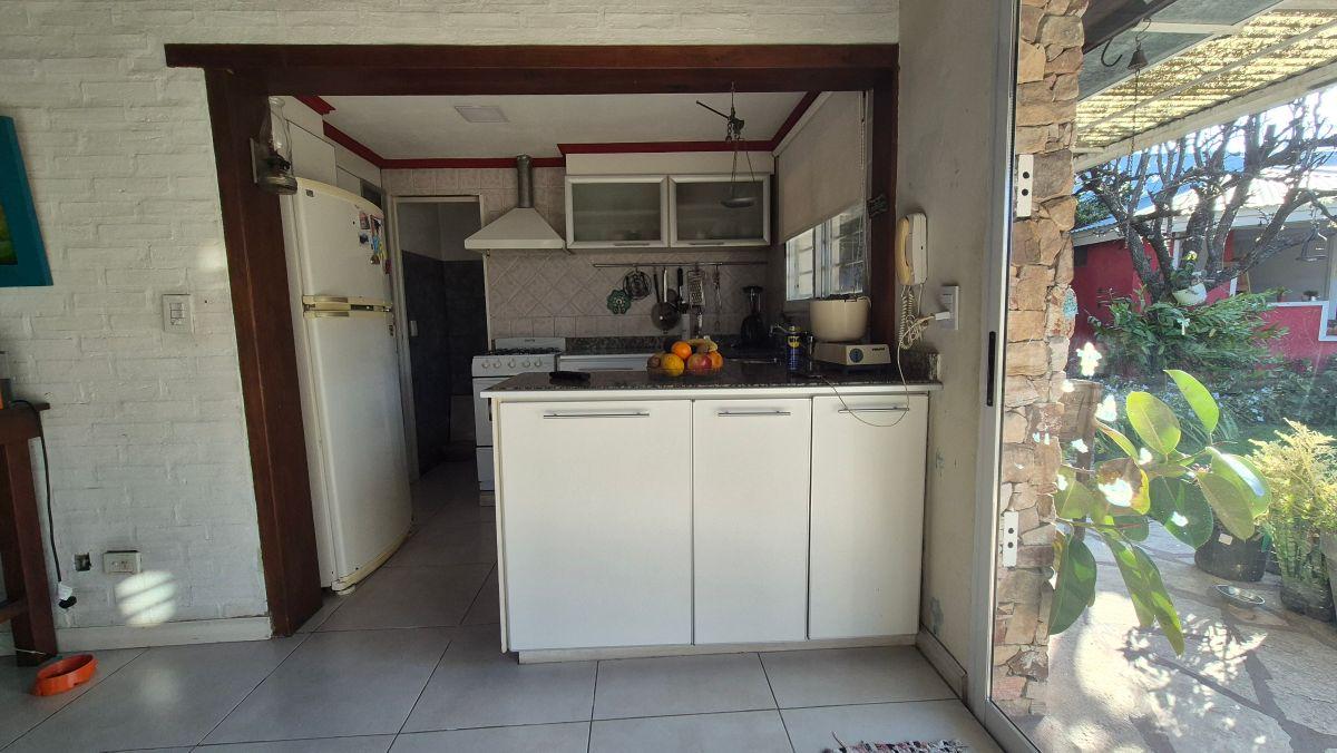 Foto de CHalet C/parque y pileta Barrio Parque Calchaquí en Q. Oeste, imagen 3
