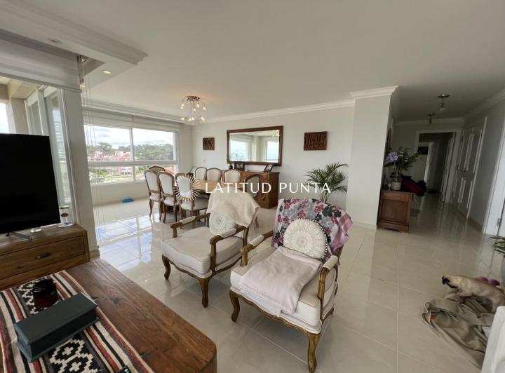 Foto de Apartamento en Mansa, 3 suites más dependencia, imagen 1