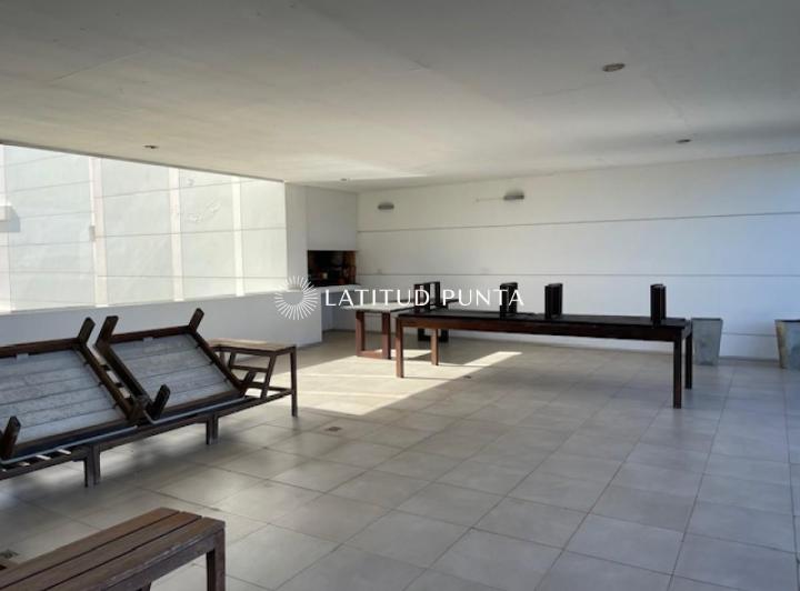 Apartamento en La Barra, 4 suites más dependencia 3