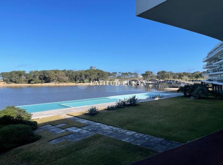 Apartamento en La Barra, 4 suites más dependencia 2