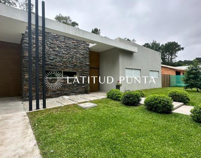 Casa en alquiler en Parque Burnett