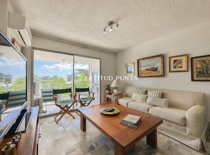 Apartamento en Roosevelt, 2 dormitorios y parrillero