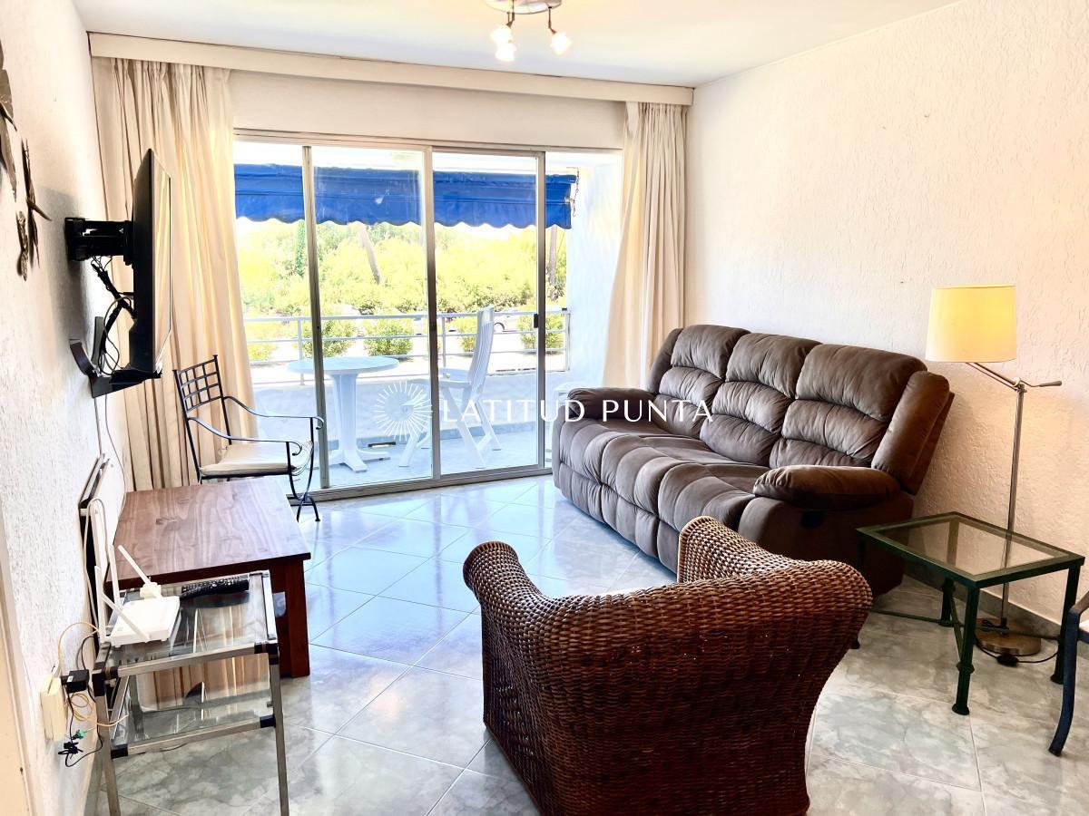 Apartamento 2 dormitorios mas dependencia. Mansa
