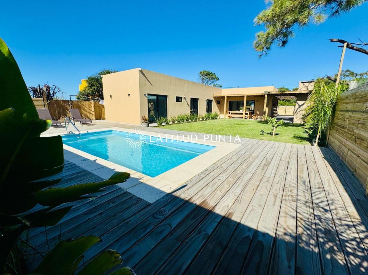Moderna casa de 3 dormitorios en Balneario Buenos Aires