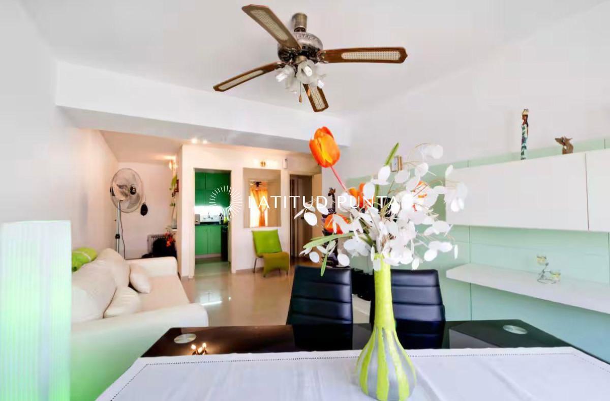 Apartamento de un dormitorio y medio en a pasos del mar