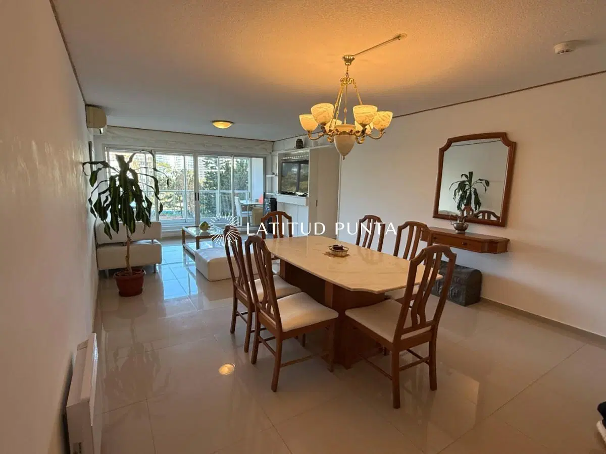 Apartamento en Mansa, 3 dormitorios más dependencia 5