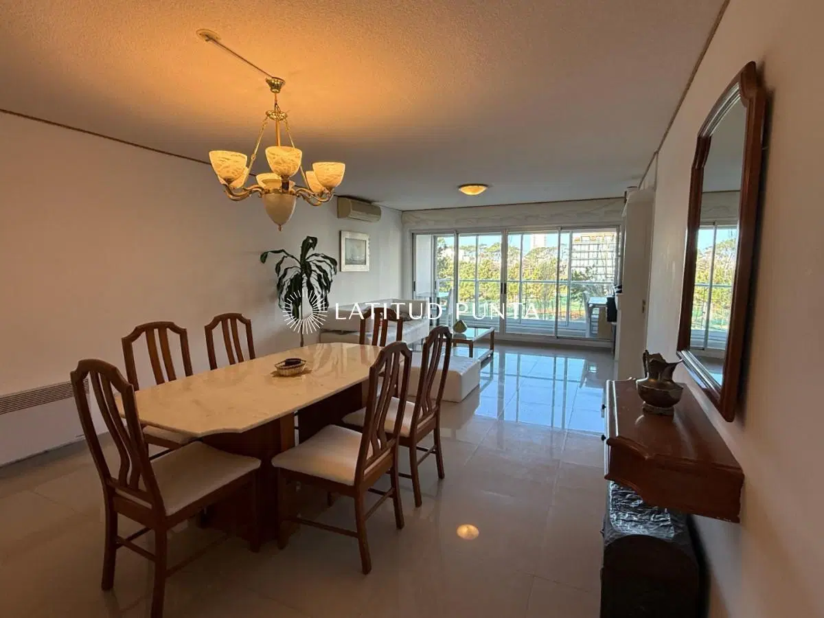 Apartamento en Mansa, 3 dormitorios más dependencia 4