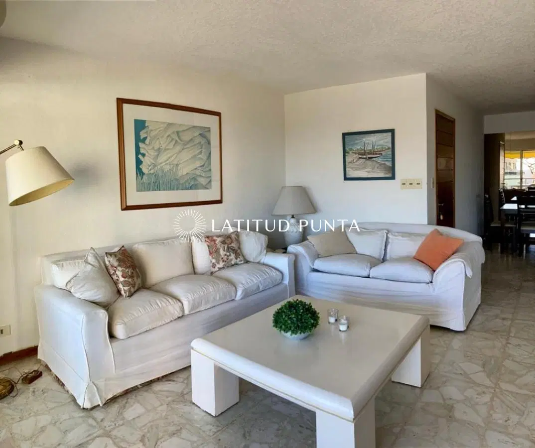 Apartamento de tres dormitorios con vista al mar 3