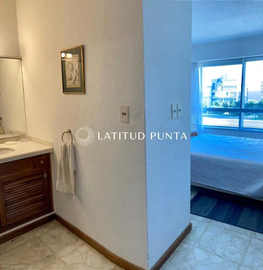 Apartamento de tres dormitorios con vista al mar 8