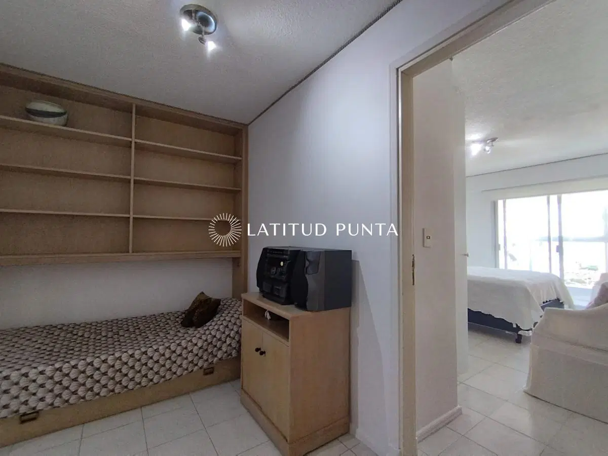 Apartamento de un dormitorio y medio, Pintos Risso 3