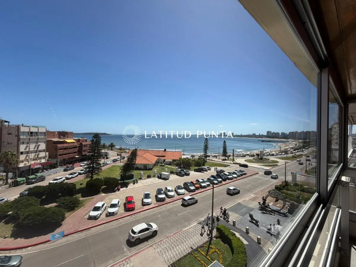 Apartamento frente al mar, 3 dormitorios más dependencia 2