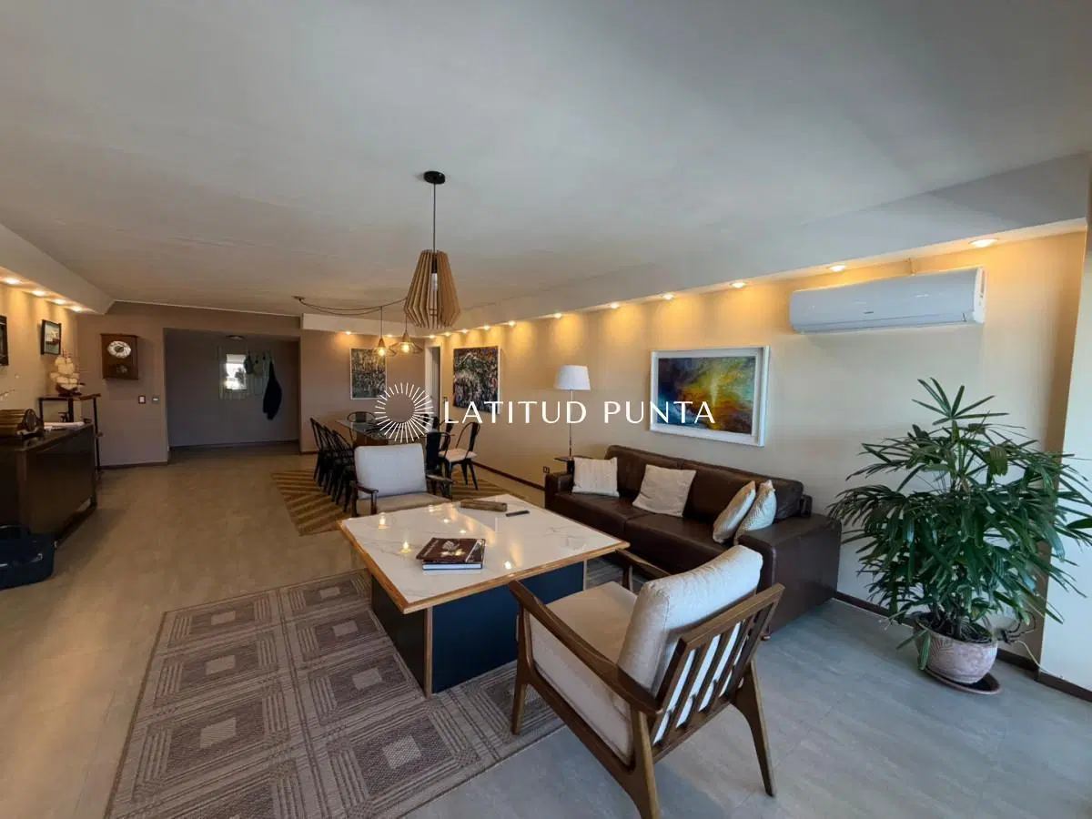 Apartamento frente al mar, 3 dormitorios más dependencia 5