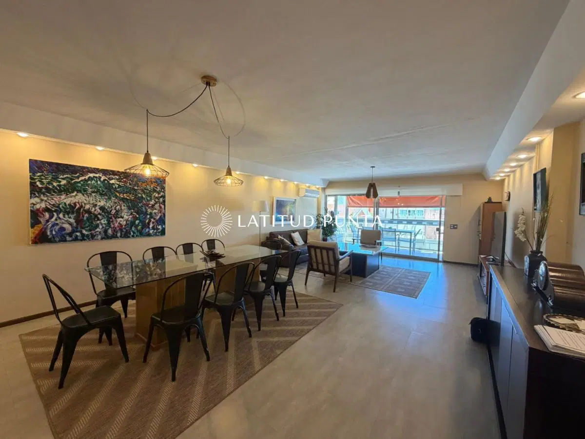 Apartamento frente al mar, 3 dormitorios más dependencia 4
