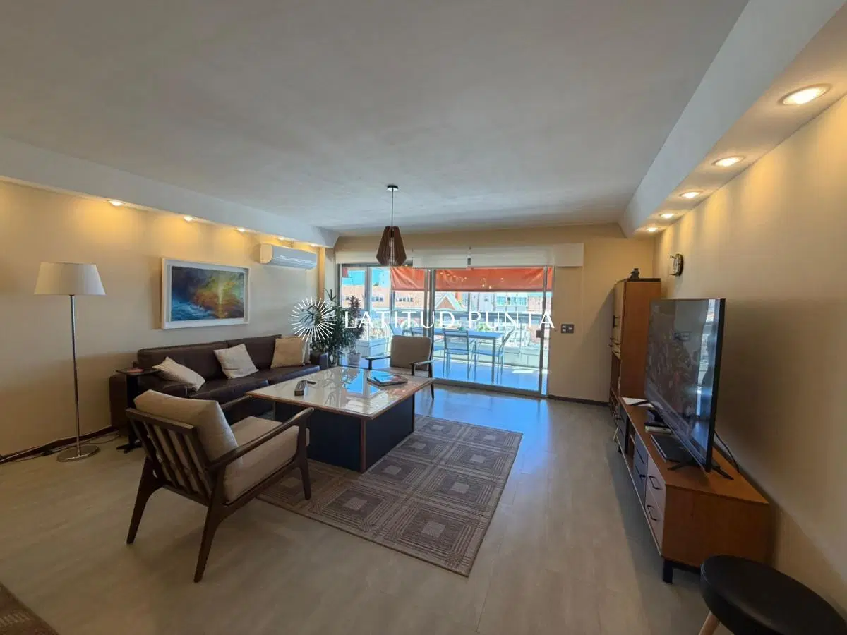 Apartamento frente al mar, 3 dormitorios más dependencia 8