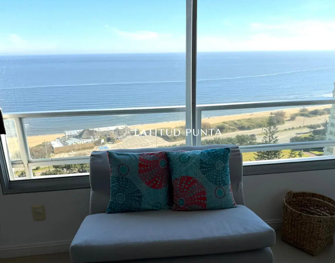 Apartamento en venta frente al mar, parada 19 playa mansa 8