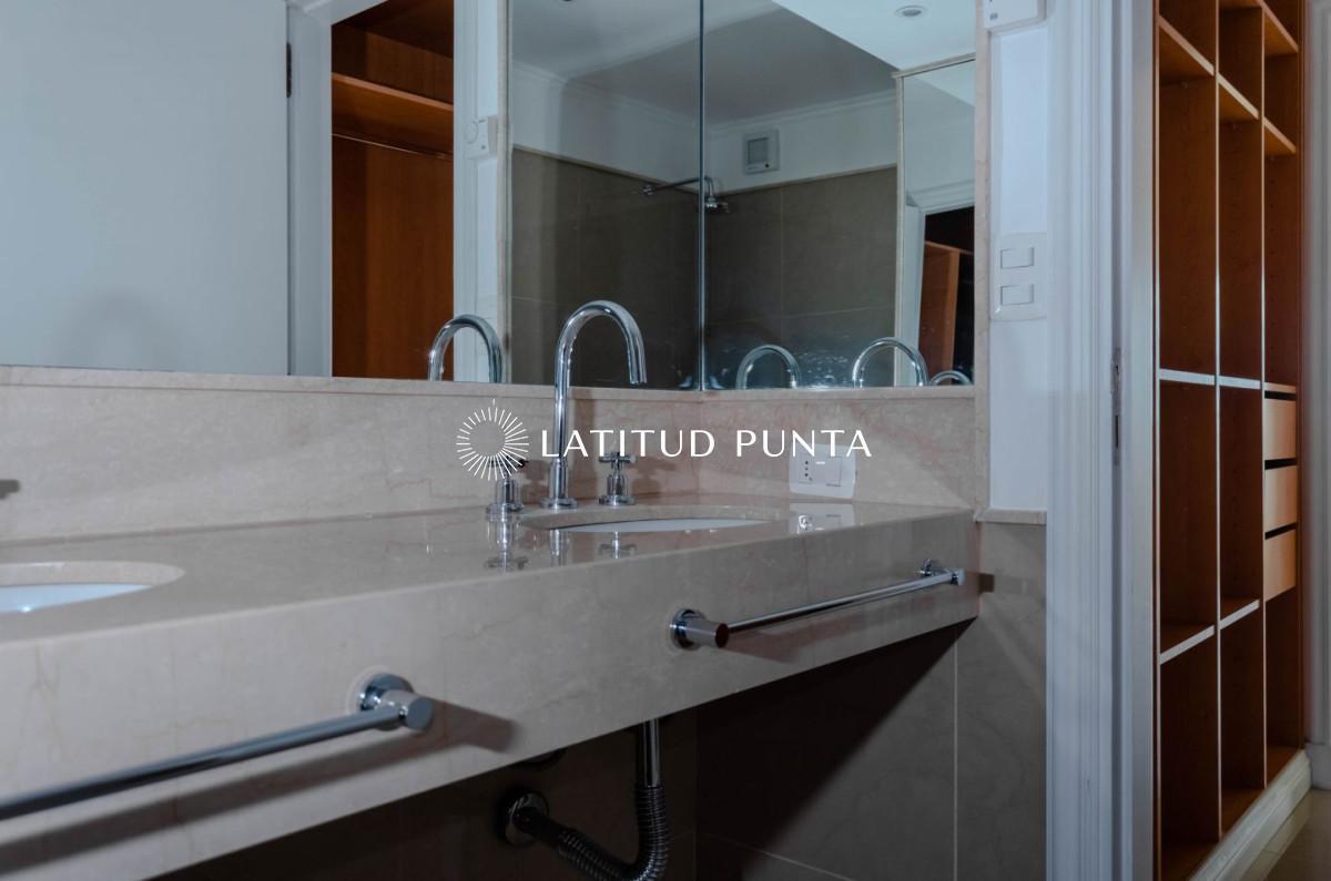 Foto de Apartamento en venta Playa Mansa, imagen 1