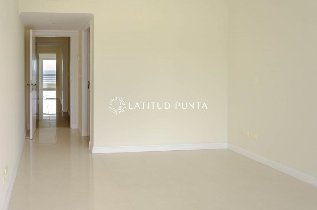 Foto de Apartamento en venta Playa Mansa, imagen 2