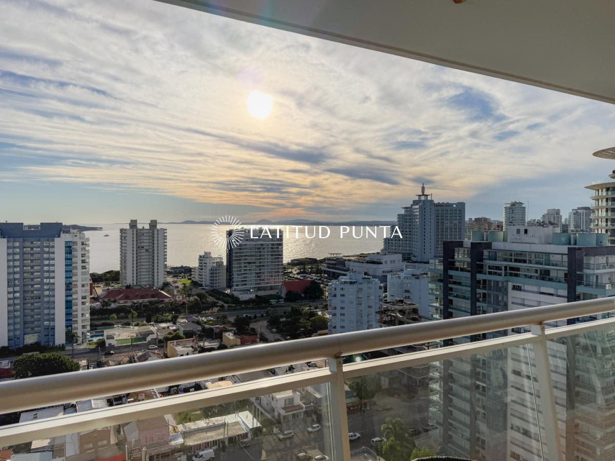Foto de Apartamento pasante esquinero de 3 dormitorios con vista al mar, imagen 2