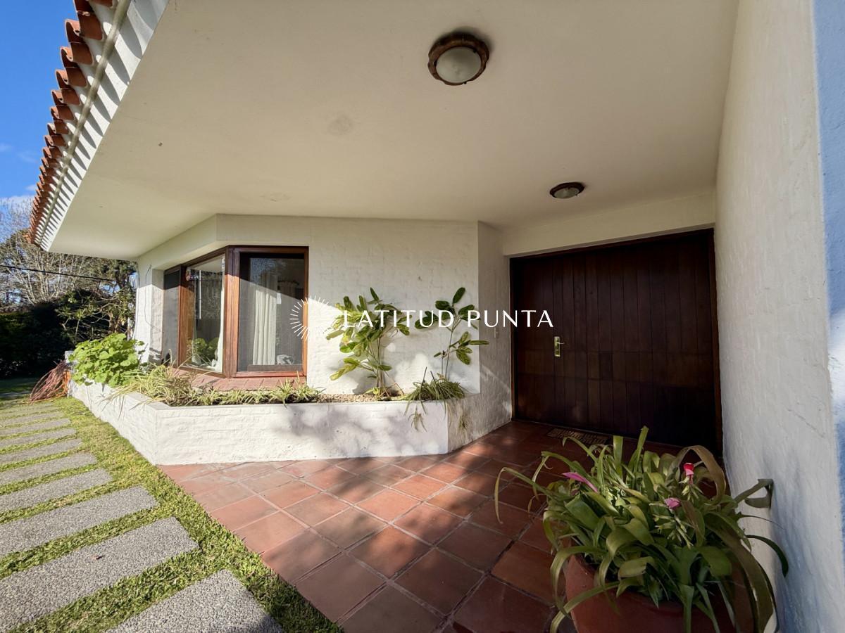 Foto de Casa sobre Av Córdoba - Punta del Este, imagen 1