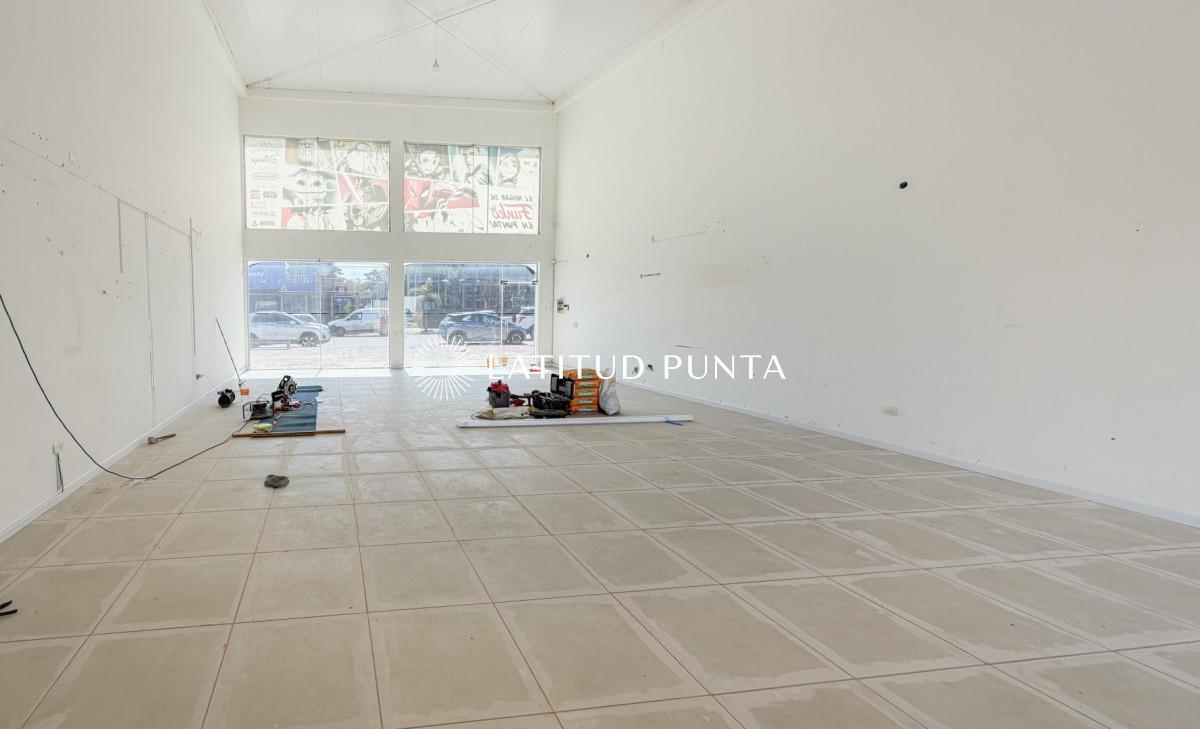 Foto de Gran local en excelente zona comercial, Av Pedragosa Sierra, imagen 4