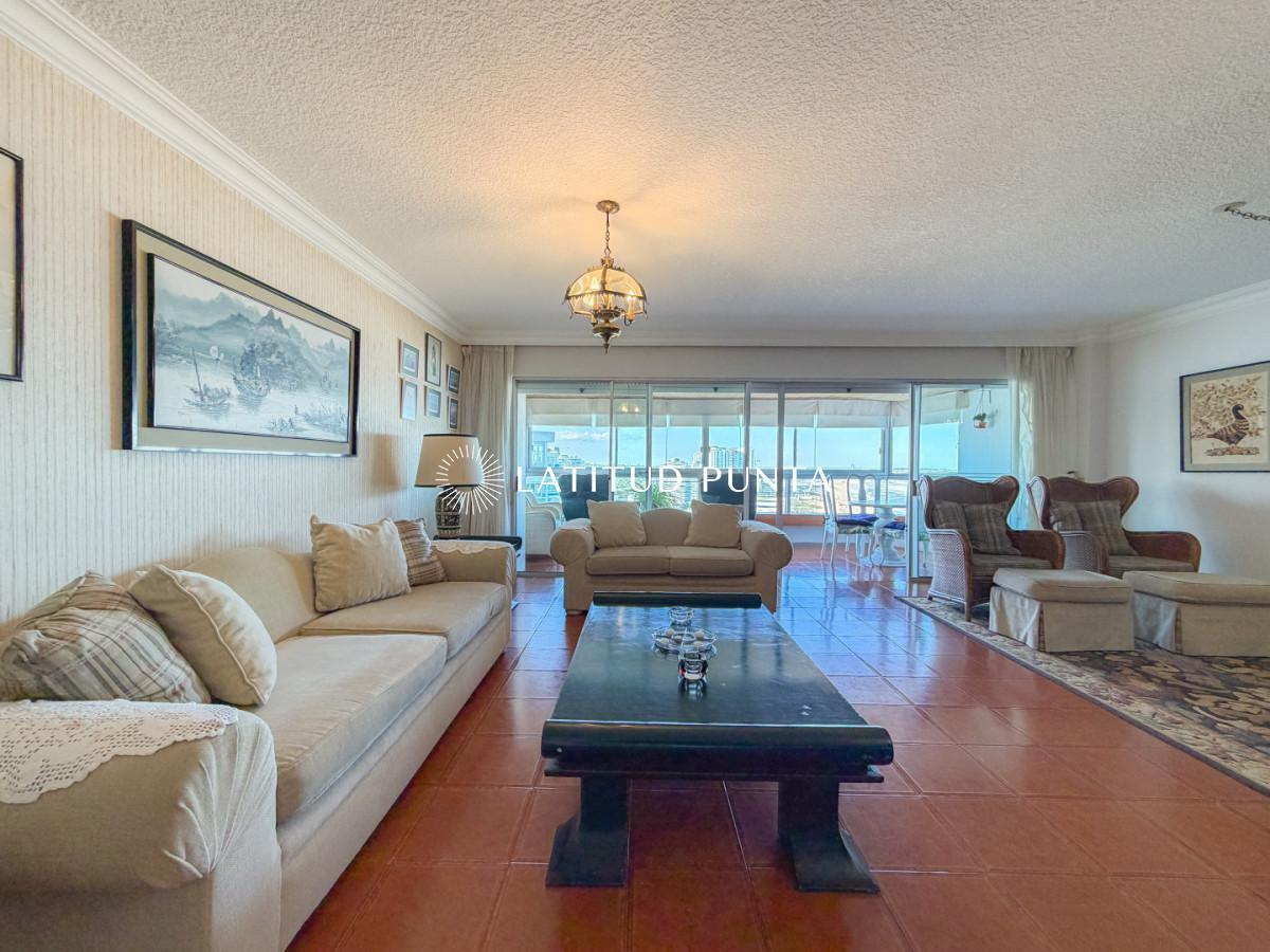 Foto de Piso alto en Brava, 3 suites más dependencia, imagen 4