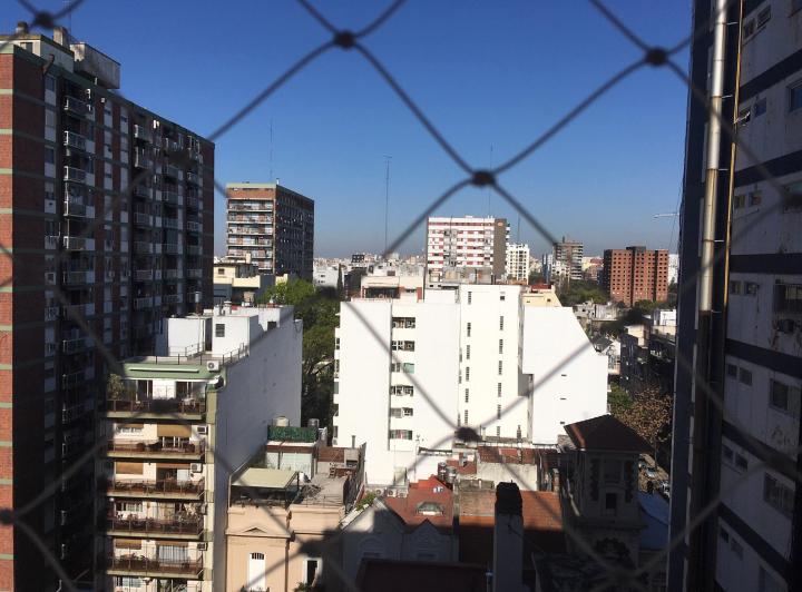 Edificio en Torre, con todos los ambientes luminosos y exclente garage 1
