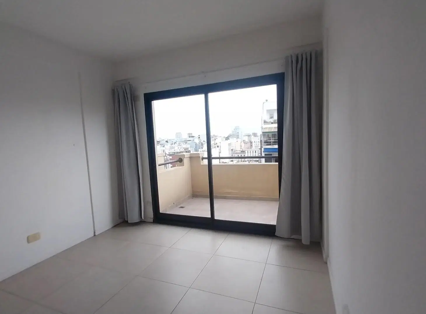 Departamento de 34 m² en alquiler con balcón en Monserrat 5